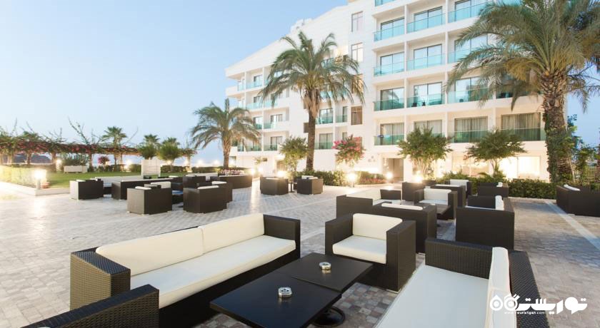 محوطه نشیمن در فضای باز هتل